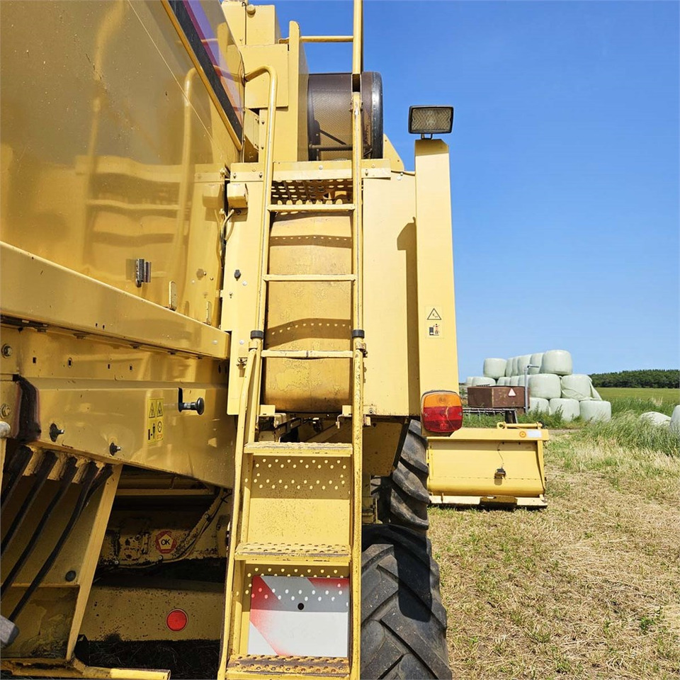 Cosechadora New Holland TX68: foto 36