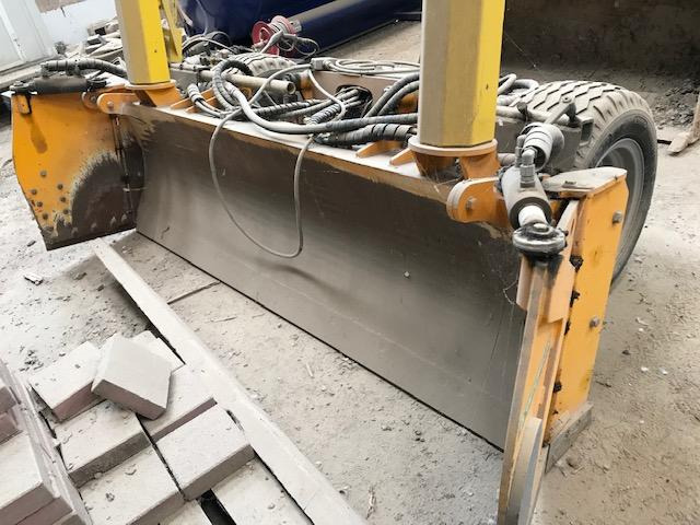 GUTZWILLER FG 20 - Hoja de bulldozer para Bulldozer: foto 1 GUTZWILLER FG 20 - Hoja de bulldozer para Bulldozer: foto 1