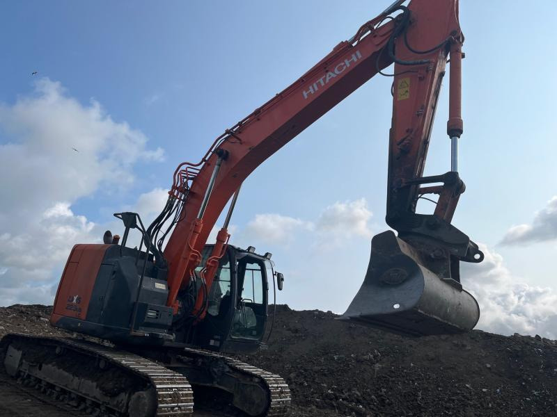 Hitachi ZX 225USLC-5B - Excavadora de cadenas: foto 2 Hitachi ZX 225USLC-5B - Excavadora de cadenas: foto 2