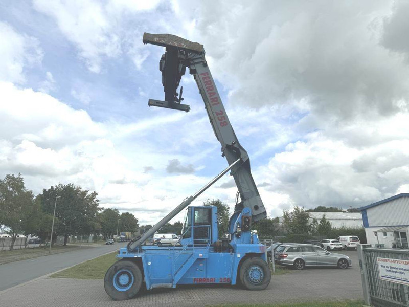 CVS Ferrari F258.6 - Reach stacker: foto 3 CVS Ferrari F258.6 - Reach stacker: foto 3