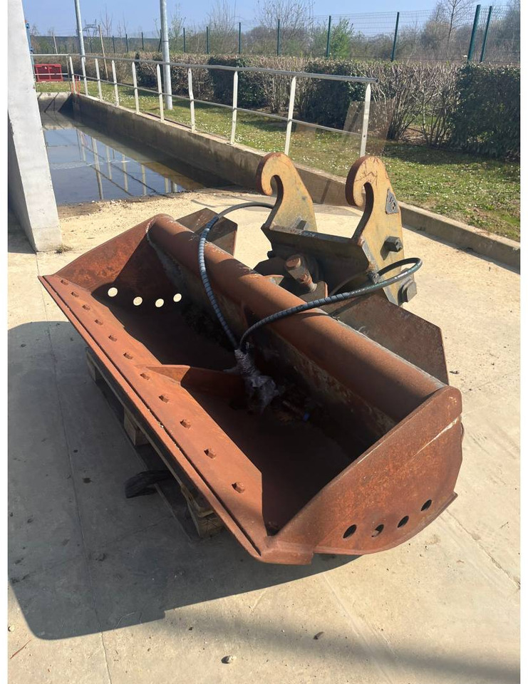 BLANCHARD EQUIPEMENTS GODET/1800 - Cazo para excavadora para Maquinaria de construcción: foto 1 BLANCHARD EQUIPEMENTS GODET/1800 - Cazo para excavadora para Maquinaria de construcción: foto 1