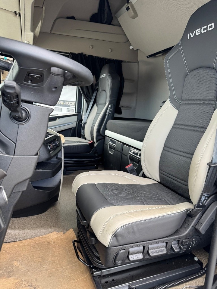 Camión chasis nuevo Iveco S-Way AS260S50Y/FS CM UUTTA MALLIA: foto 6