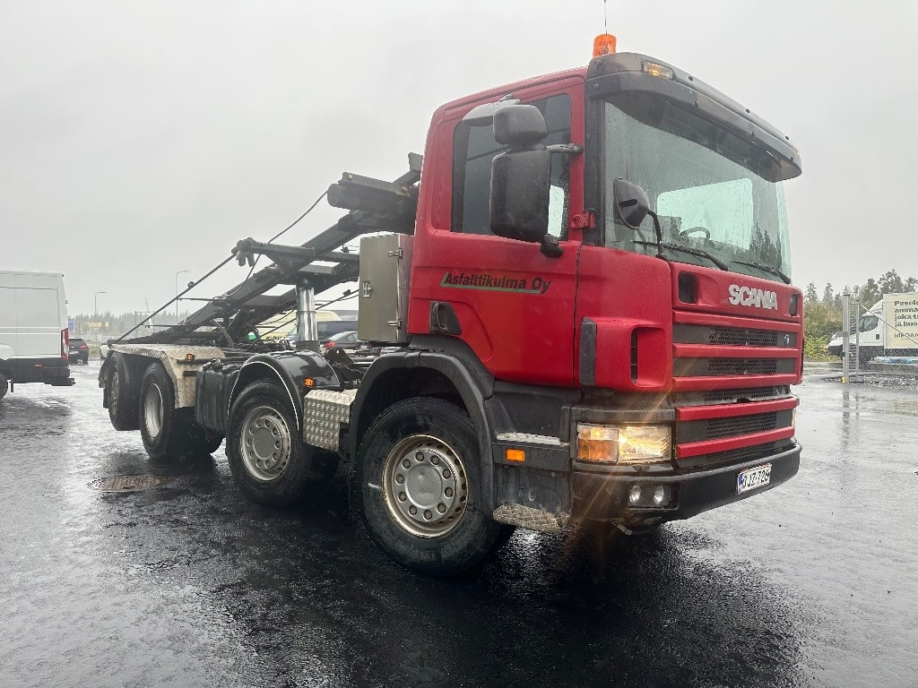 Scania P114 8x2*6 - Camión portacontenedor de cadenas: foto 2 Scania P114 8x2*6 - Camión portacontenedor de cadenas: foto 2