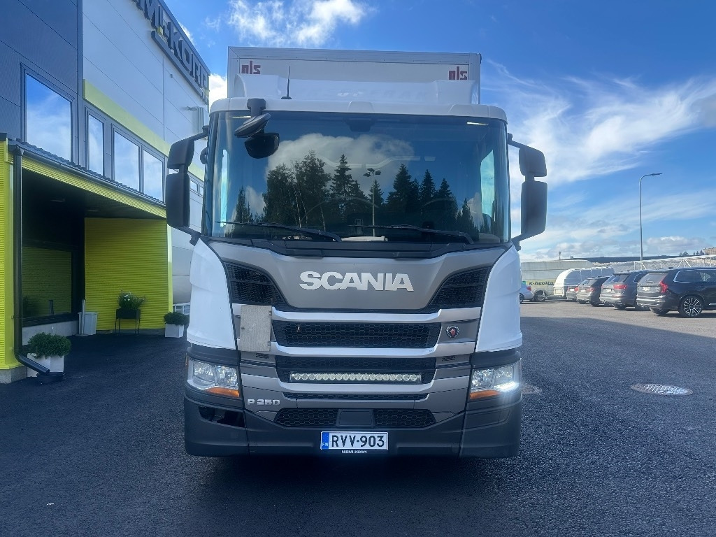 Scania P250 - Camión caja cerrada: foto 2 Scania P250 - Camión caja cerrada: foto 2