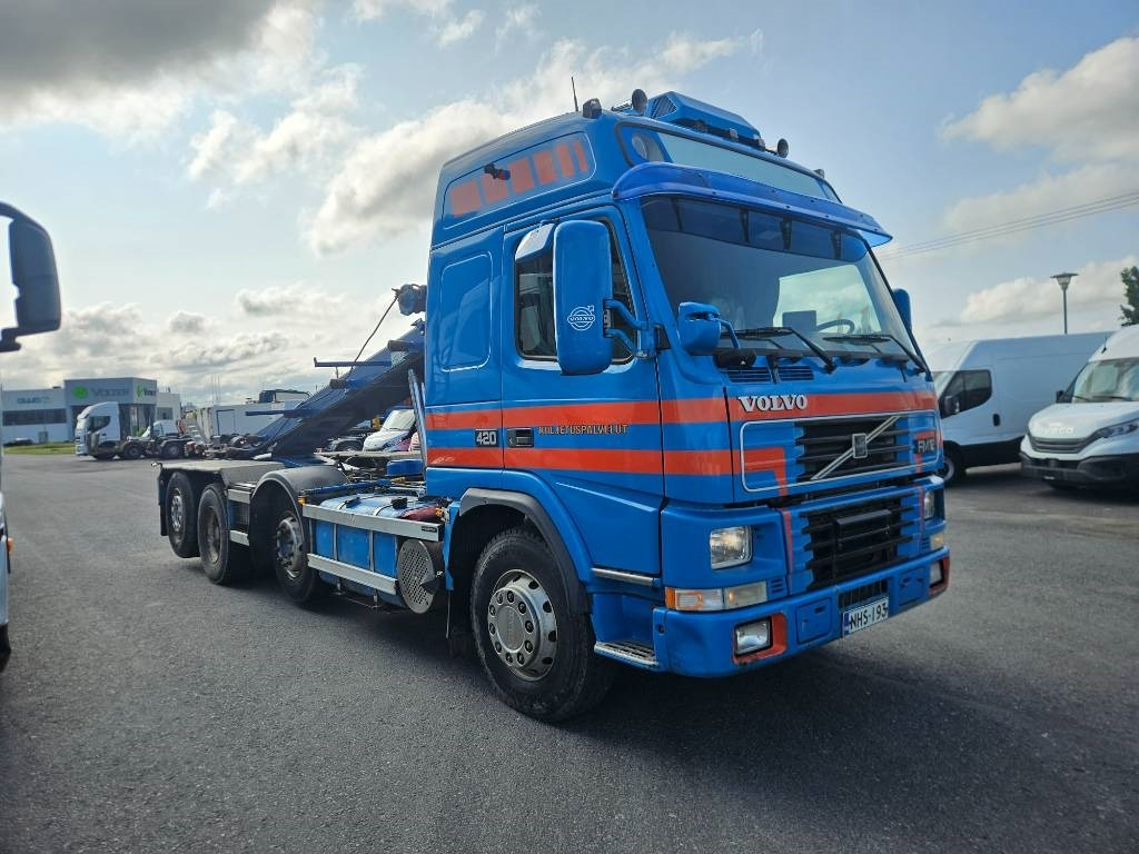 Volvo FM12 420 8x2 - Camión portacontenedor de cadenas: foto 3 Volvo FM12 420 8x2 - Camión portacontenedor de cadenas: foto 3