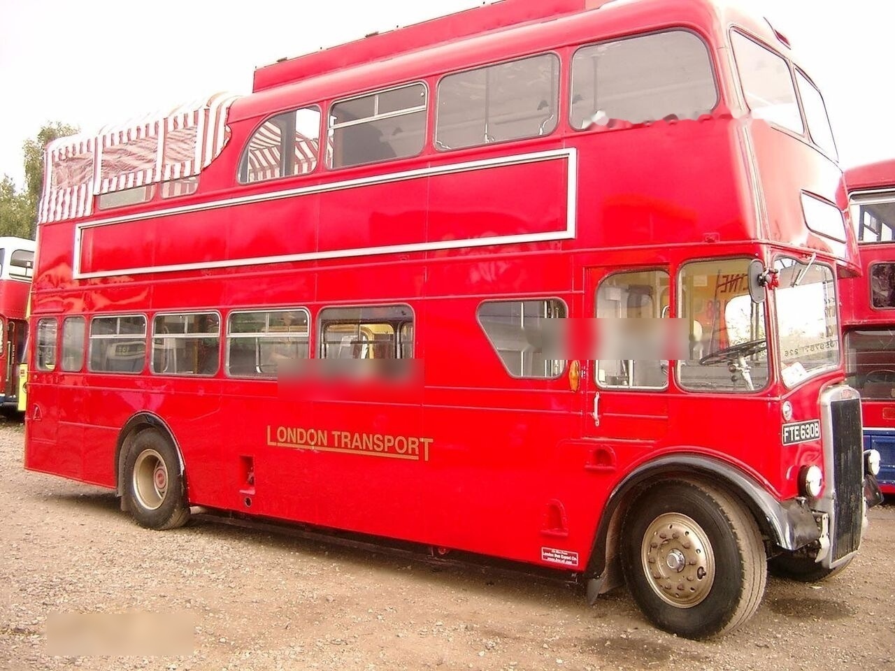 Autobús de dos pisos Leyland PD3 British Triple-Decker Bus Promotional Exhibition: foto 13