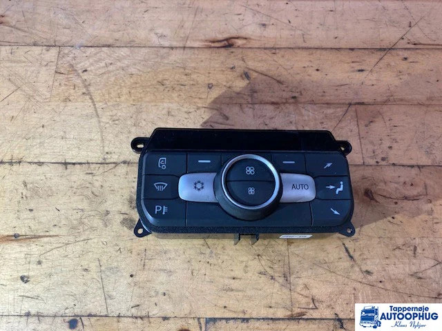 DAF Clima control panel – DAF 2136829 - Sistema eléctrico para Camión: foto 1 DAF Clima control panel – DAF 2136829 - Sistema eléctrico para Camión: foto 1