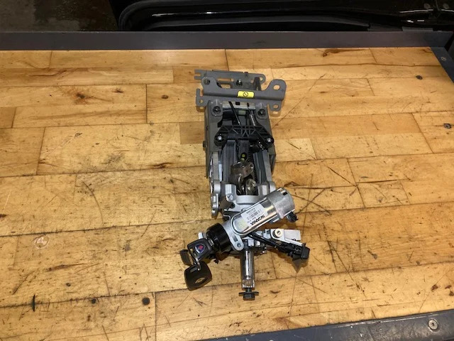 Scania 3169813 – Scania Steering column - Dirección para Camión: foto 2 Scania 3169813 – Scania Steering column - Dirección para Camión: foto 2