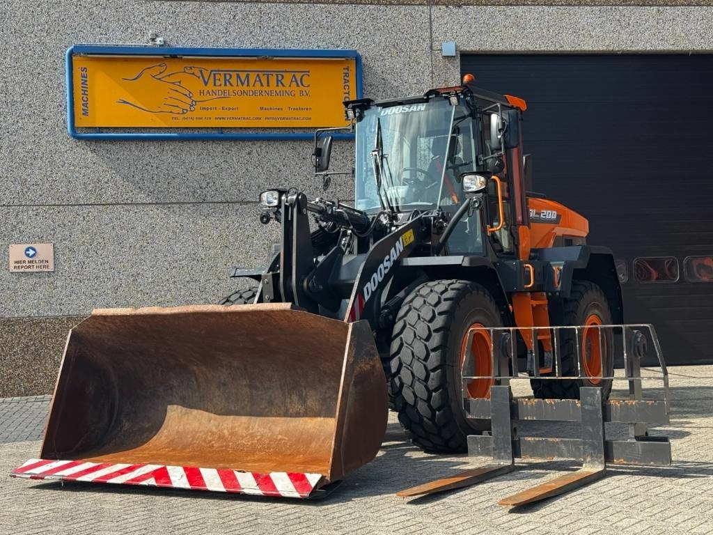 Doosan DEVELON /DL200-7, central lubrication, 2022  - Minicargadora: foto 2 Doosan DEVELON /DL200-7, central lubrication, 2022  - Minicargadora: foto 2