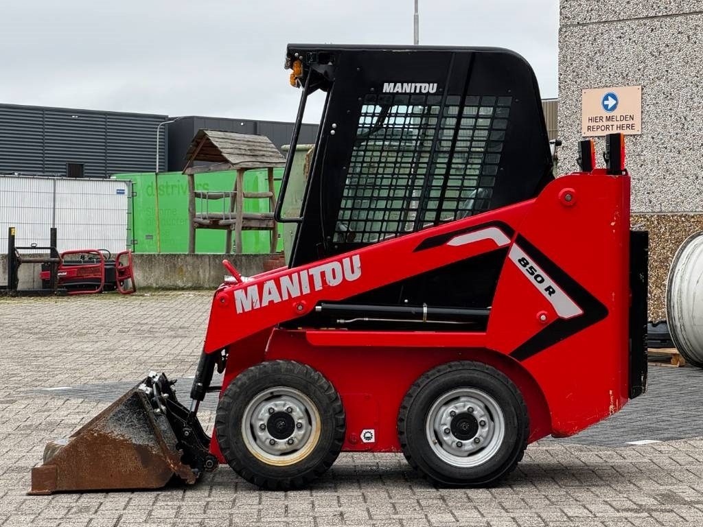 Manitou 850R, 2021, 365 hours! - Miniexcavadora: foto 2 Manitou 850R, 2021, 365 hours! - Miniexcavadora: foto 2