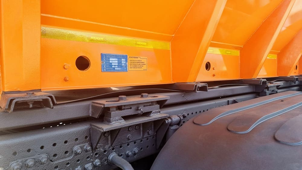 Camión Mercedes-Benz AROCS 3333 6x6: foto 8