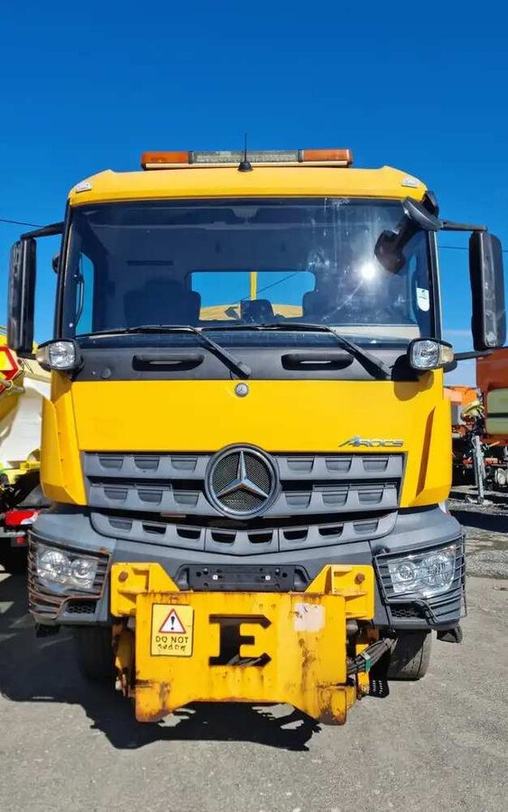MERCEDES-BENZ Arocs 1824 / Cuthbertson MPB-18 - Camión volquete: foto 3 MERCEDES-BENZ Arocs 1824 / Cuthbertson MPB-18 - Camión volquete: foto 3