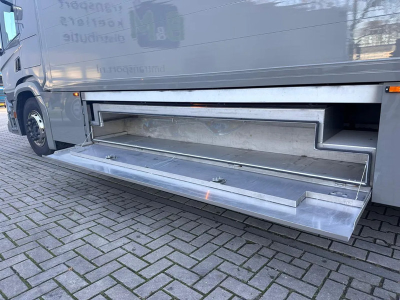 Camión para caballos Scania P250 Horse Truck: foto 16 Camión para caballos Scania P250 Horse Truck: foto 16