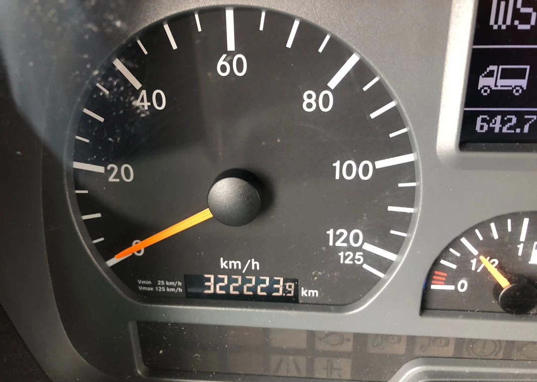 MERCEDES-BENZ AXOR PRZEBIEG TYLKO 322000 KM!!!! - Camión isotérmico: foto 2 MERCEDES-BENZ AXOR PRZEBIEG TYLKO 322000 KM!!!! - Camión isotérmico: foto 2