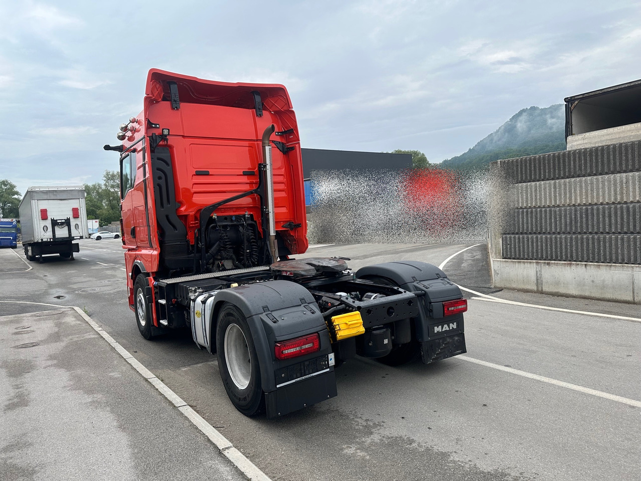 MAN TGX 18.520 4X2 LL Intarder Hydravlika ALU led TV - Cabeza tractora: foto 4 MAN TGX 18.520 4X2 LL Intarder Hydravlika ALU led TV - Cabeza tractora: foto 4