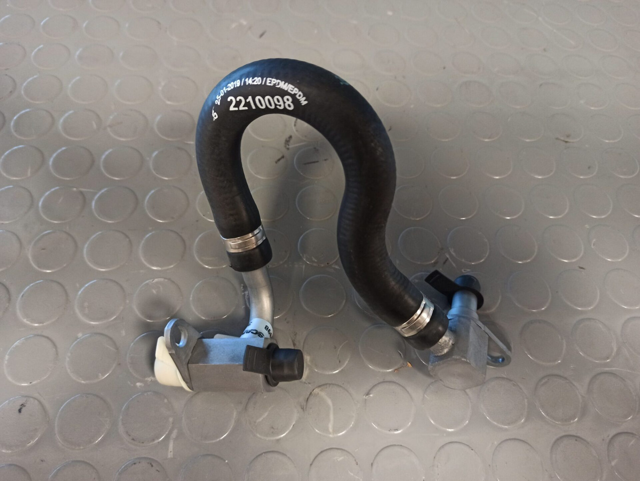 SCANIA COOLANT PIPE 2210098 - Sistema de refrigeración para Camión: foto 2 SCANIA COOLANT PIPE 2210098 - Sistema de refrigeración para Camión: foto 2