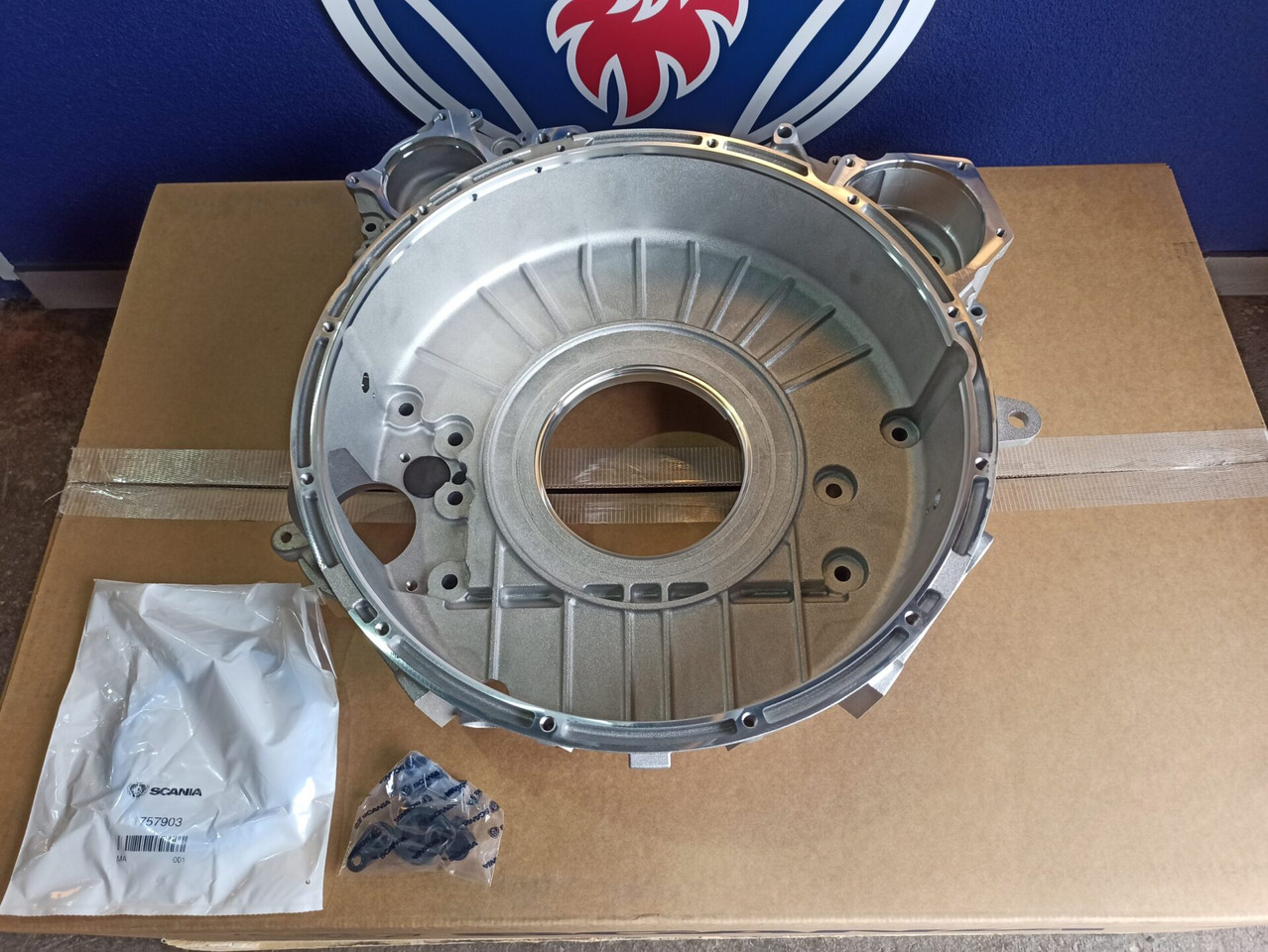 SCANIA FLYWHEEL HOUSING 2281776 - Motor y piezas para Camión: foto 2 SCANIA FLYWHEEL HOUSING 2281776 - Motor y piezas para Camión: foto 2