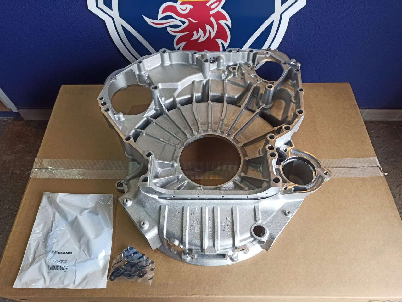 SCANIA FLYWHEEL HOUSING 2281776 - Motor y piezas para Camión: foto 3 SCANIA FLYWHEEL HOUSING 2281776 - Motor y piezas para Camión: foto 3