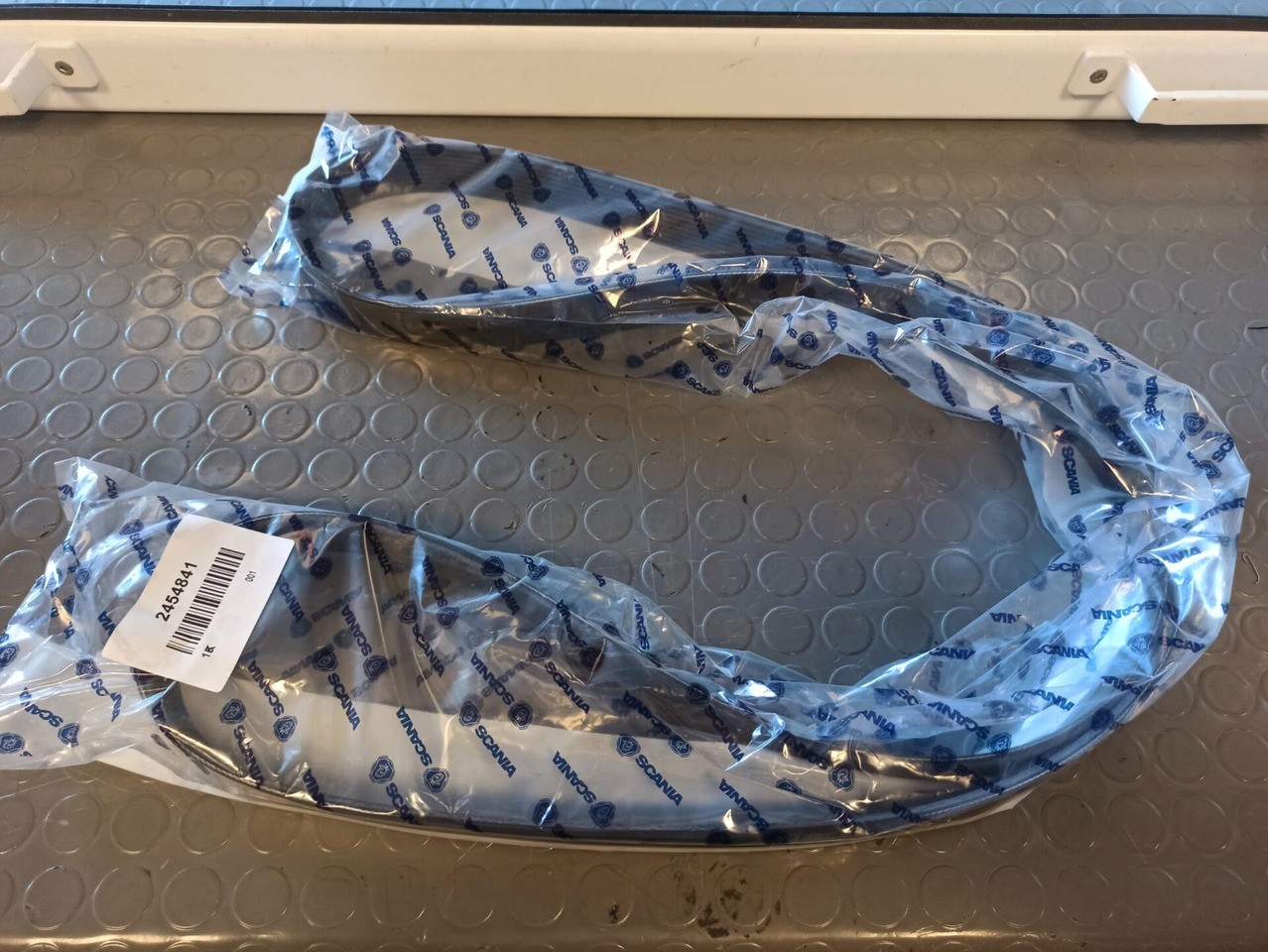 SCANIA POLY-V-BELT - 2454841 - Correa para Camión: foto 1 SCANIA POLY-V-BELT - 2454841 - Correa para Camión: foto 1