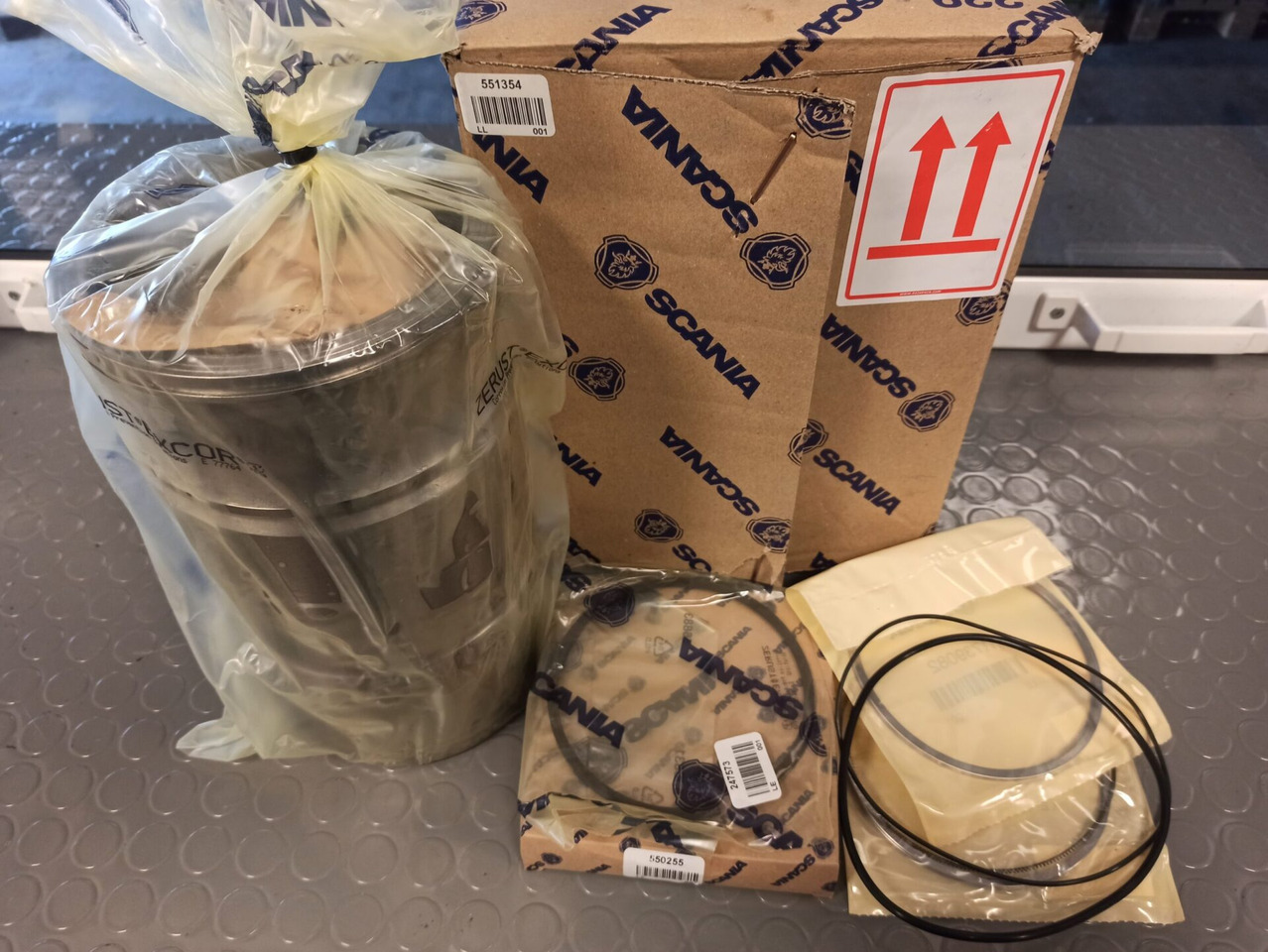 SCANIA REPAIR KIT 551354 - Kit de reparación de motores para Camión: foto 1 SCANIA REPAIR KIT 551354 - Kit de reparación de motores para Camión: foto 1