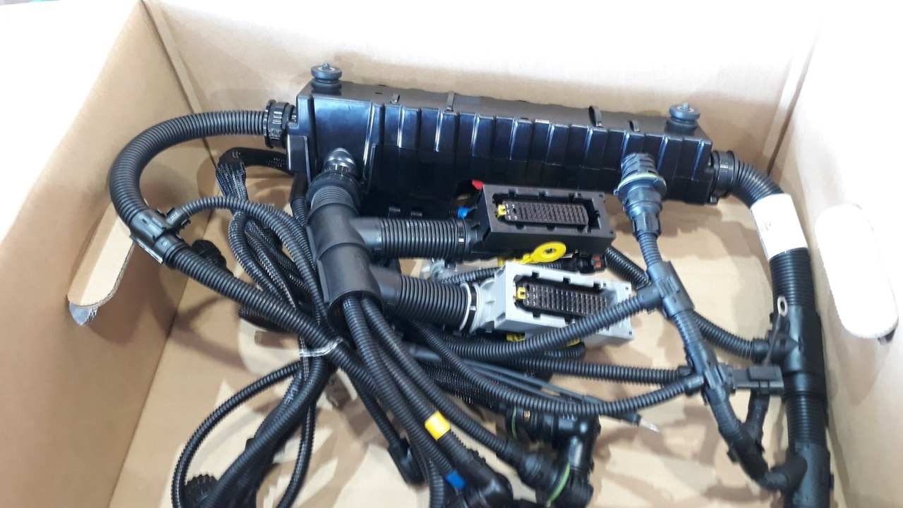 VOLVO CABLE HARNESS 22041555 - Cables/ Alambres para Camión: foto 3 VOLVO CABLE HARNESS 22041555 - Cables/ Alambres para Camión: foto 3