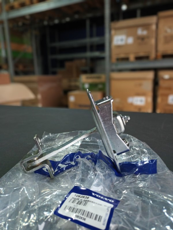 VOLVO DOOR STOP - 1062636 - Puerta y piezas para Camión: foto 1 VOLVO DOOR STOP - 1062636 - Puerta y piezas para Camión: foto 1