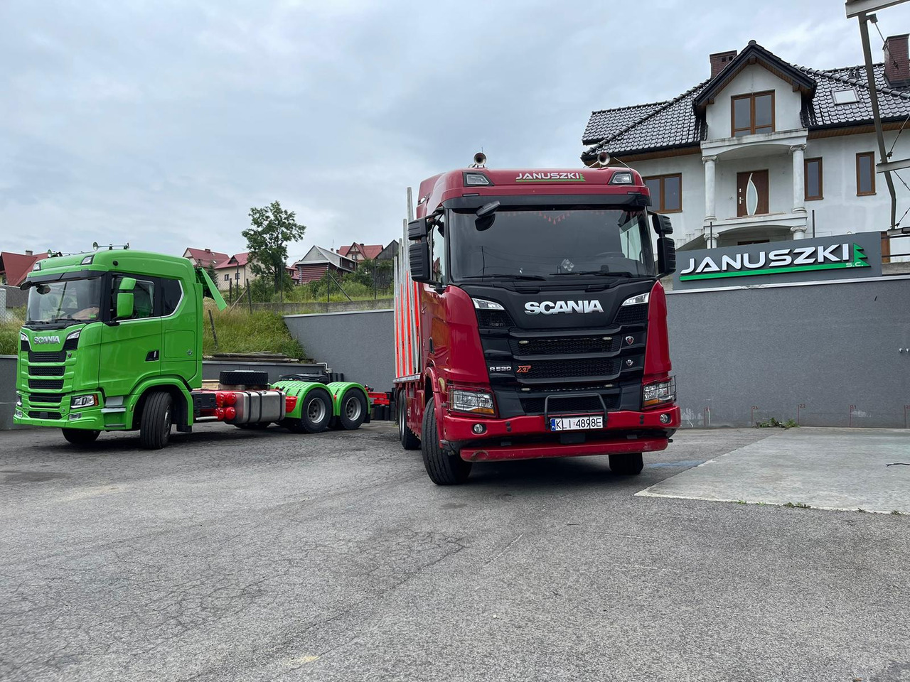 SCANIA R520 XT - Camión forestal: foto 1 SCANIA R520 XT - Camión forestal: foto 1