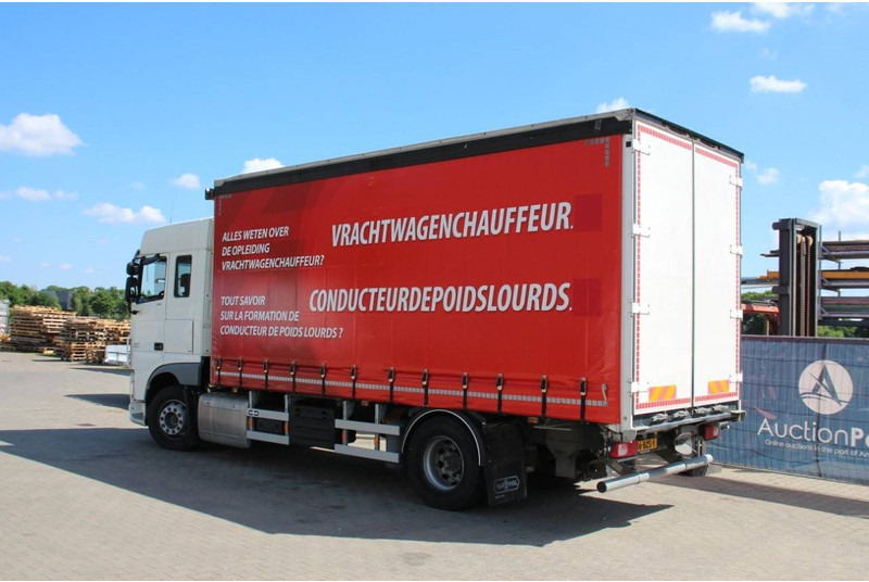DAF XF 410 FA - Camión portacontenedore/ Intercambiable: foto 3 DAF XF 410 FA - Camión portacontenedore/ Intercambiable: foto 3