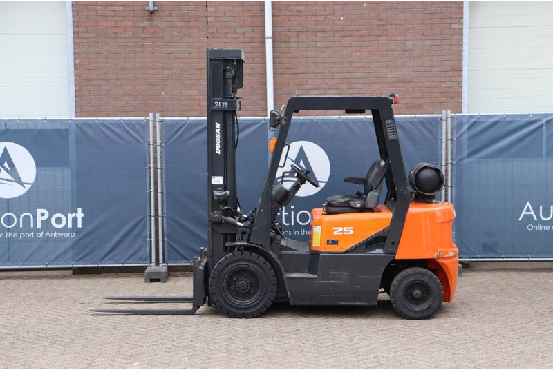 Doosan G25G - Carretilla elevadora de gas: foto 2 Doosan G25G - Carretilla elevadora de gas: foto 2