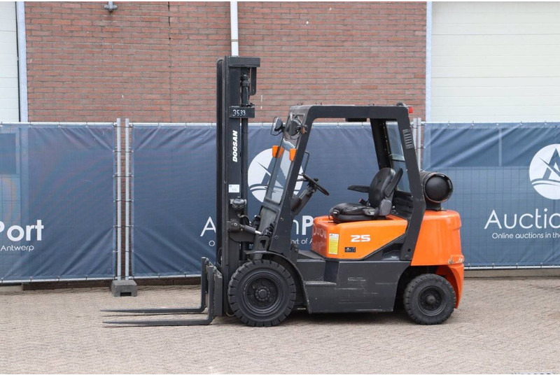 Doosan G25G - Carretilla elevadora de gas: foto 1 Doosan G25G - Carretilla elevadora de gas: foto 1