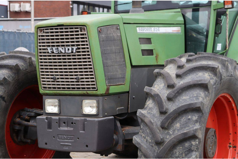 Tractor Fendt Favorit 824: foto 10 Tractor Fendt Favorit 824: foto 10