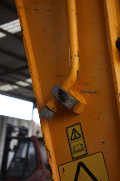 Excavadora de cadenas JCB JS130LC 4F: foto 17