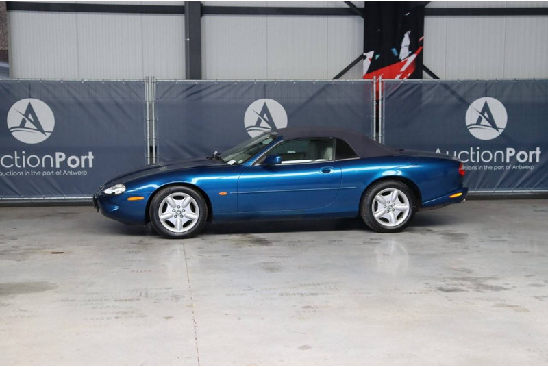 Jaguar XK8 4.0i V8 32v Cabrio - Sedan: foto 1 Jaguar XK8 4.0i V8 32v Cabrio - Sedan: foto 1