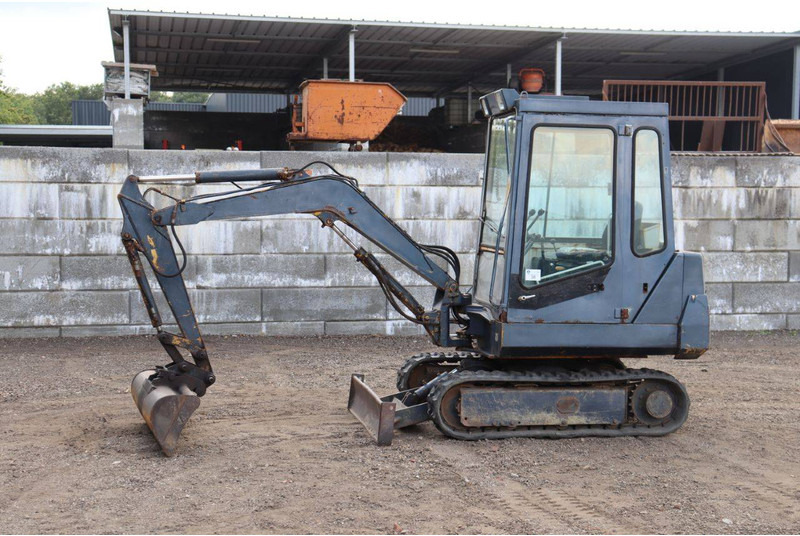 Komatsu PC10-6 - Excavadora de cadenas: foto 1 Komatsu PC10-6 - Excavadora de cadenas: foto 1