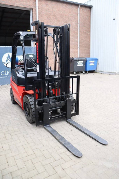 Carretilla elevadora de gas nuevo Manitou MI 25 G: foto 6