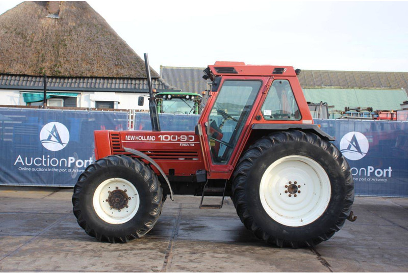 New Holland 100-90DT - Tractor: foto 2 New Holland 100-90DT - Tractor: foto 2