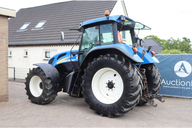 New Holland TVT145 - Tractor: foto 3 New Holland TVT145 - Tractor: foto 3