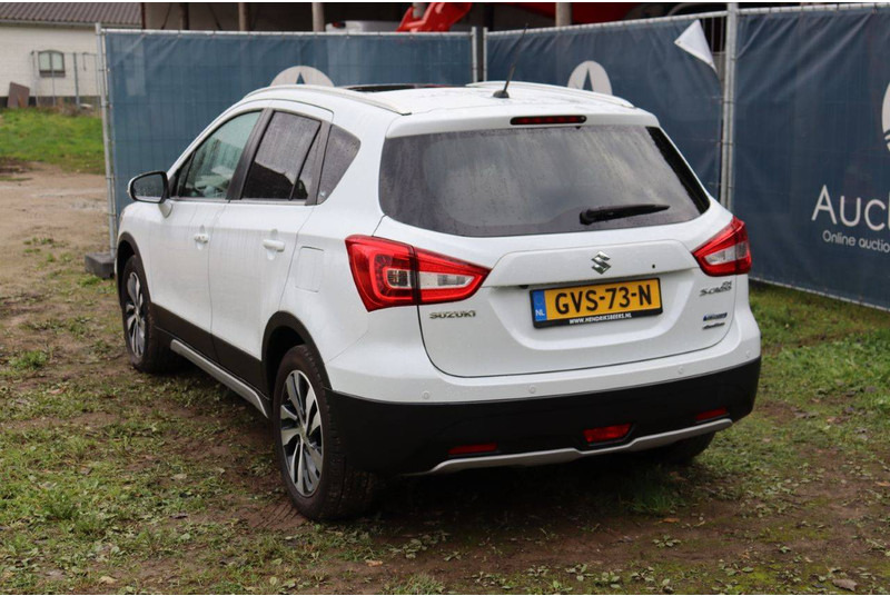 Suzuki SX4 - Sedan: foto 4 Suzuki SX4 - Sedan: foto 4