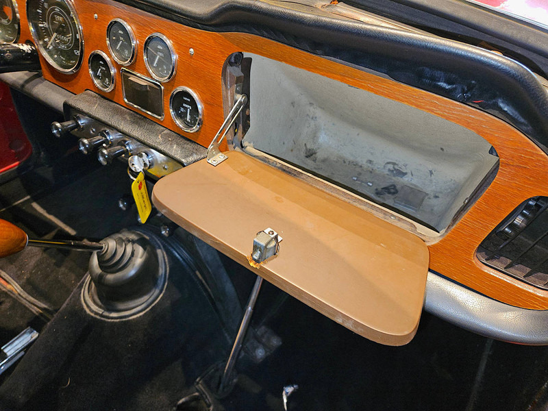 Sedan Triumph TR4 'Surrey Top': foto 18