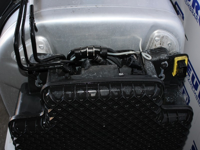 REZERVOR COMBUSTIBIL 570L + CARCASA POMPARE COMBUSTIBIL SCANIA SUPER 2710466, 3110686 - Depósito de combustible para Camión: foto 3 REZERVOR COMBUSTIBIL 570L + CARCASA POMPARE COMBUSTIBIL SCANIA SUPER 2710466, 3110686 - Depósito de combustible para Camión: foto 3