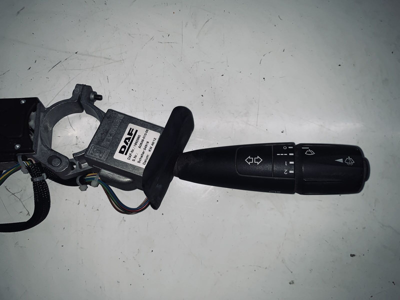 DAF 65 - Conmutador en la columna de dirección: foto 3 DAF 65 - Conmutador en la columna de dirección: foto 3