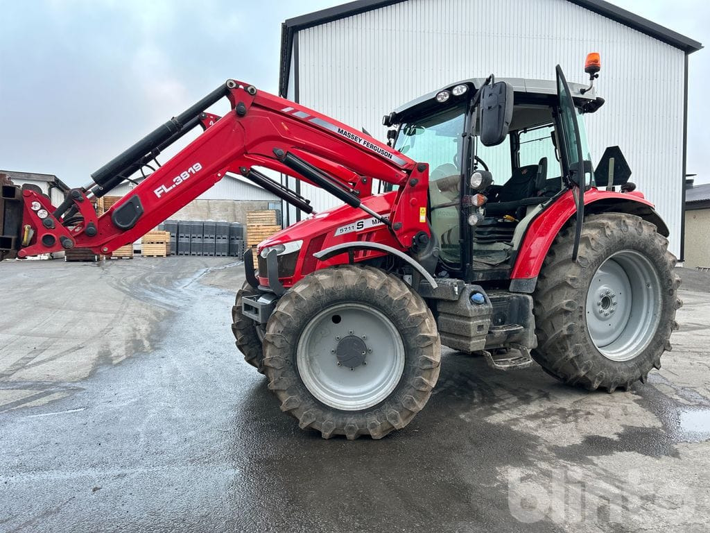 MASSEY FERGUSON 5711S - 982 timmar - Lastare - Tractor: foto 1 MASSEY FERGUSON 5711S - 982 timmar - Lastare - Tractor: foto 1