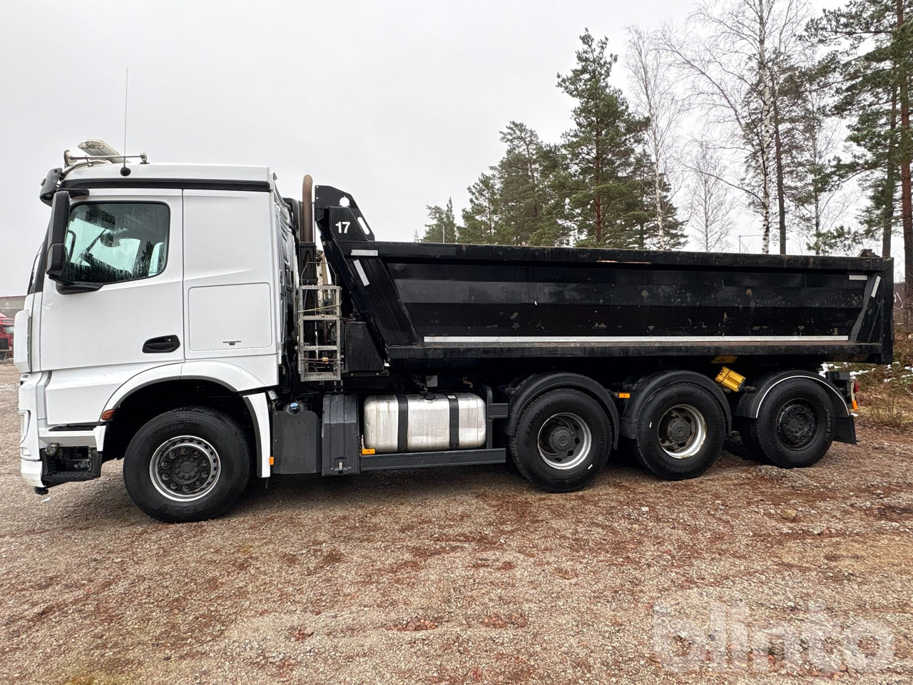 MERCEDES-BENZ - Camión volquete: foto 2 MERCEDES-BENZ - Camión volquete: foto 2