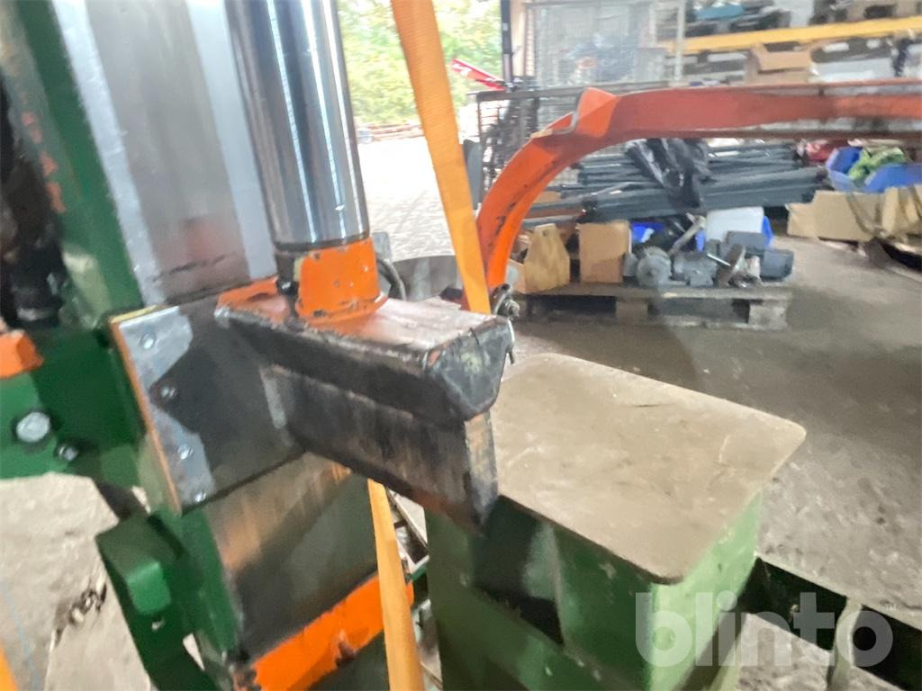 Astilladora de leña Posch HydroCombi 15T PZG: foto 21 Astilladora de leña Posch HydroCombi 15T PZG: foto 21