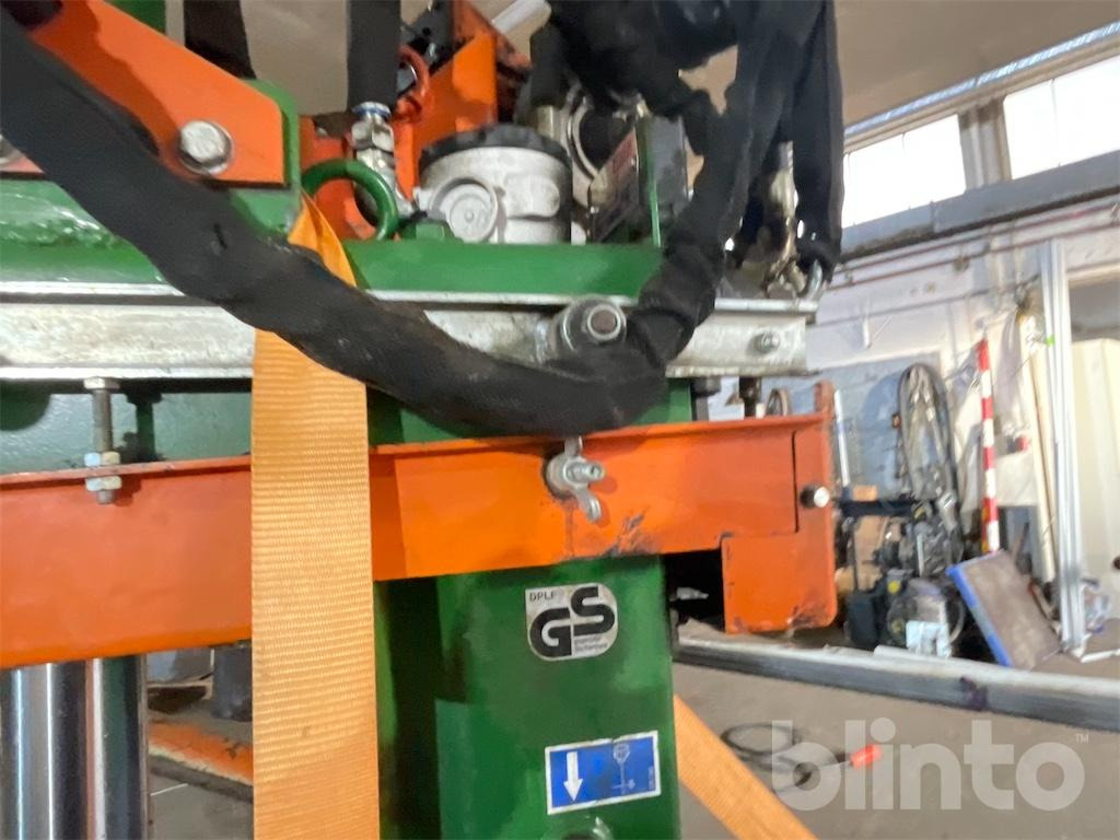 Astilladora de leña Posch HydroCombi 15T PZG: foto 12 Astilladora de leña Posch HydroCombi 15T PZG: foto 12