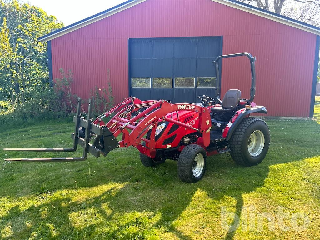 TYM HST T353 - 545 timmar - 2 redskap - Tractor: foto 1 TYM HST T353 - 545 timmar - 2 redskap - Tractor: foto 1