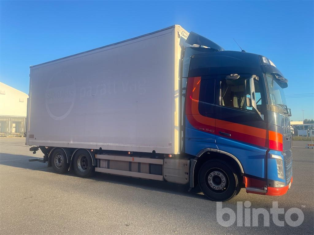 VOLVO FH540 6x2*4 - Camión caja cerrada: foto 2 VOLVO FH540 6x2*4 - Camión caja cerrada: foto 2