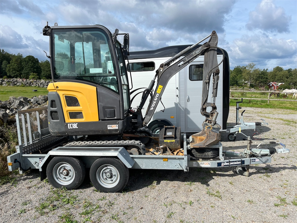 Volvo EC18C med flera redskap och maskinsläp - Miniexcavadora: foto 4 Volvo EC18C med flera redskap och maskinsläp - Miniexcavadora: foto 4