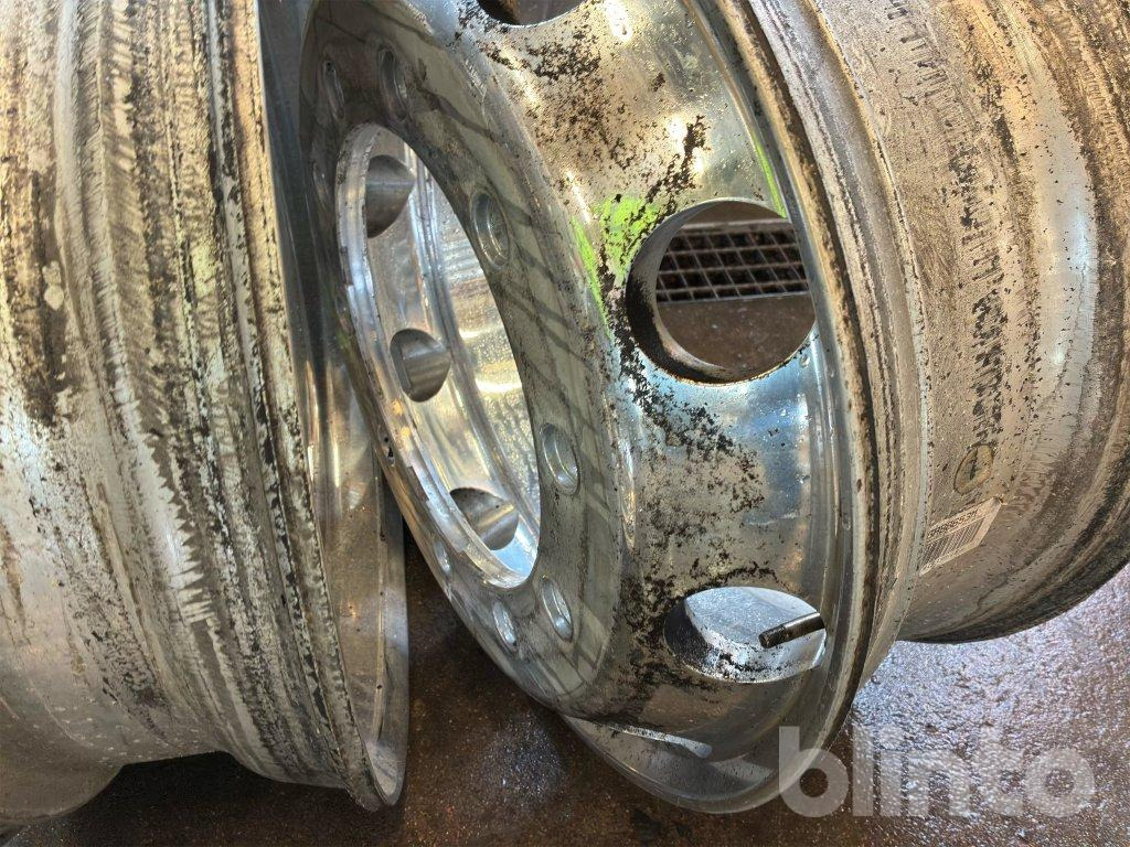 Volvo - Llanta para Camión: foto 4 Volvo - Llanta para Camión: foto 4