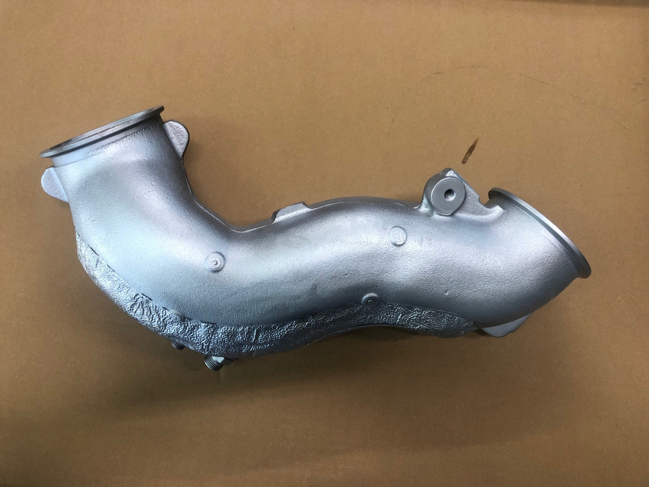 GOMITO SCARICO MAN 51152015301 - Tubo de escape para Camión: foto 3 GOMITO SCARICO MAN 51152015301 - Tubo de escape para Camión: foto 3